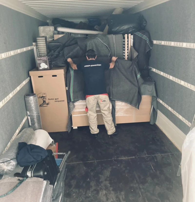 Furniture transport in Hamburg with HMP